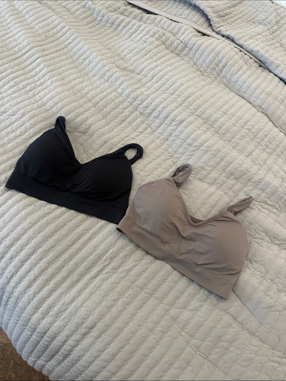Jockey Wireless Scoop Bralettes - Black & Taupe
